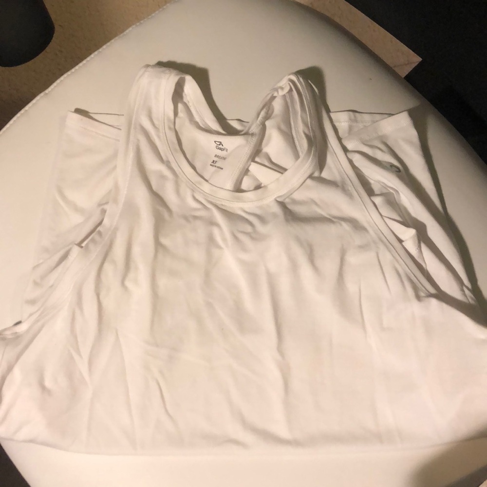 GapFit Breathe Tie-Back Tank Top
